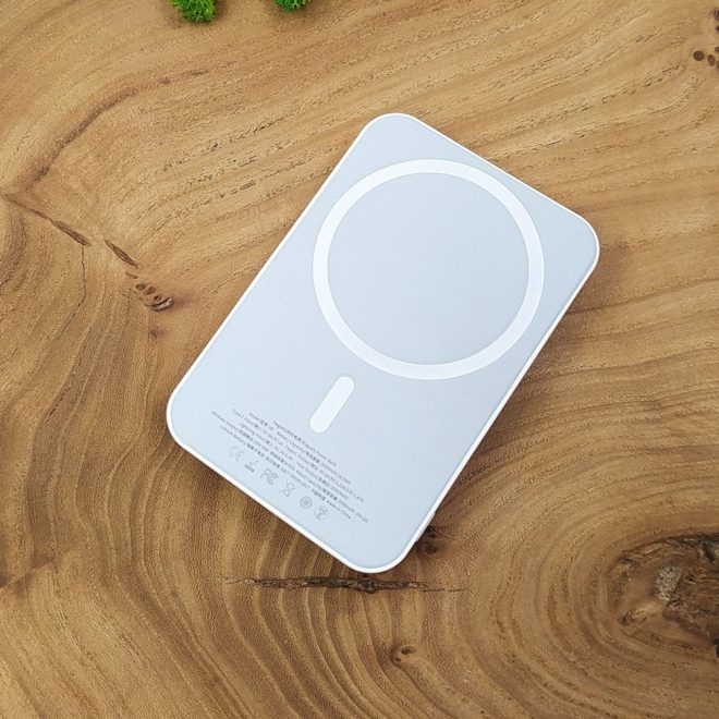 Apple iPhone MagSafe Power Bank 5000mAh Lightning és USB-C csatlakozókkal, mágneses indukciós gyorstöltővel