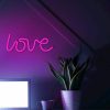 Love feliratos LED neon lámpa, falra akasztható világítás, USB csatlakozóval, rózsaszín