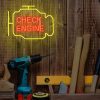 CHECK ENGINE feliratos LED neon lámpa, falra akasztható világítás, USB csatlakozóval