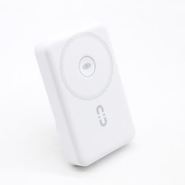   Apple iPhone-hoz MagSafe Power Bank 10.000mAh USB-C csatlakozóval, vezeték nélküli mágneses indukciós gyorstöltővel, USB-C és USB-C - Lightning kábellel