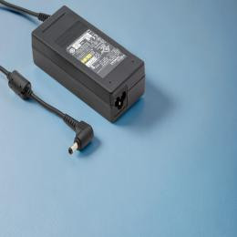 Fujitsu Celsius H210 laptop töltő