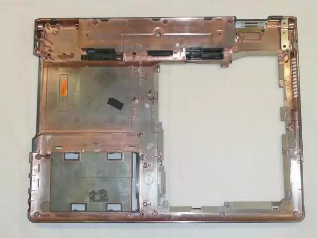 Fujitsu Amilo L1310 alsó burkolat