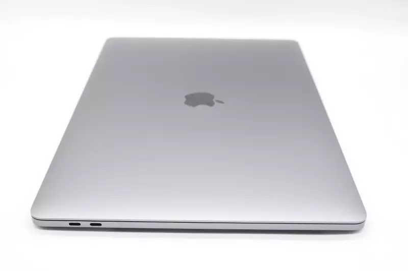 Apple MacBook Pro 15-inch 2018 | 15,1 colos retina kijelző | Intel Core i7-8850H | 16GB RAM | 512GB SSD | Mac OS + 2 év garancia!