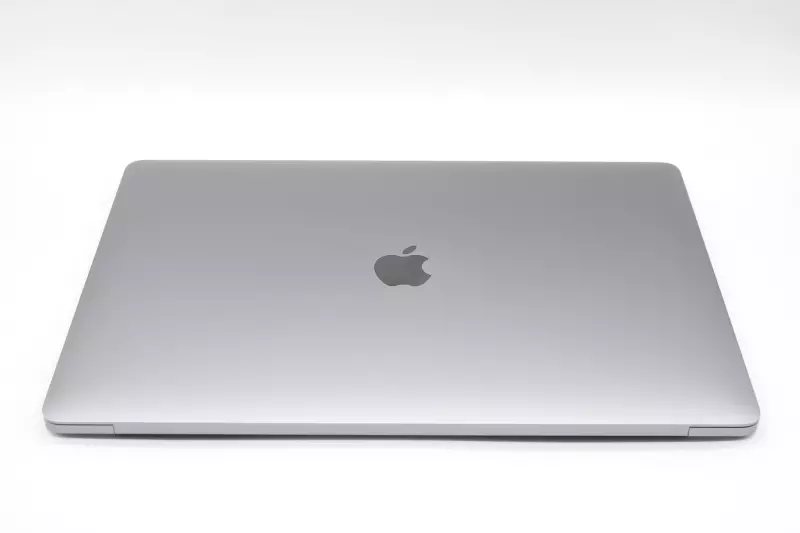Apple MacBook Pro 15-inch 2018 | 15,1 colos retina kijelző | Intel Core i7-8850H | 16GB RAM | 512GB SSD | Mac OS + 2 év garancia!