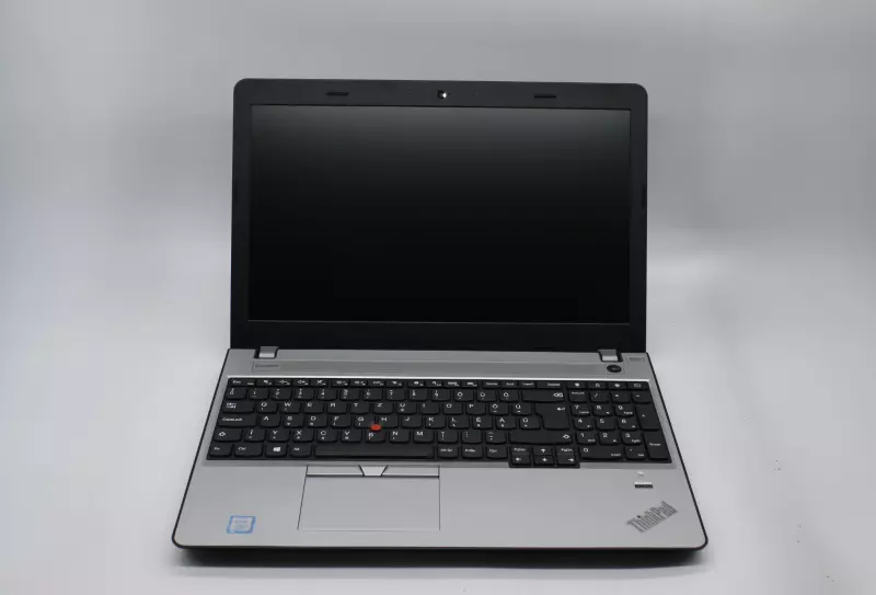 Lenovo ThinkPad E570 | 15,6 colos HD kijelző | Intel Core I5-7200U | 8GB RAM | 256GB SSD | Magyar billentyűzet  | Win10 PRO + 2 év garancia !