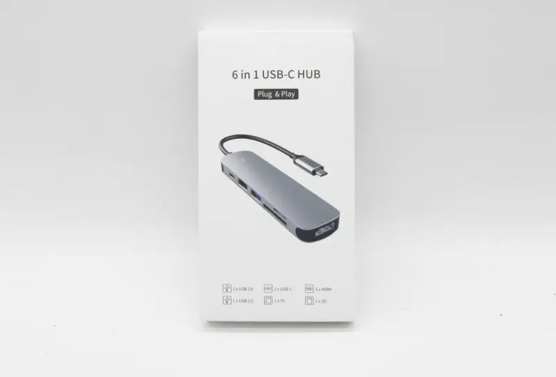 USB-C HUB 6 portos átalakító a következőkre: HDMI, USB-C, SD/microSD kártya olvasó, 1db USB 3.0, 1db USB 2.0