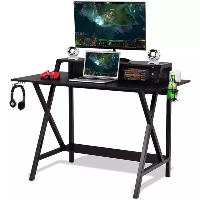 Gamer asztal beépített hálózati elosztóval és USB csatlakozó aljzatokkal