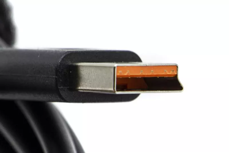 Lenovo Yoga USB töltő kábel (1,85m)