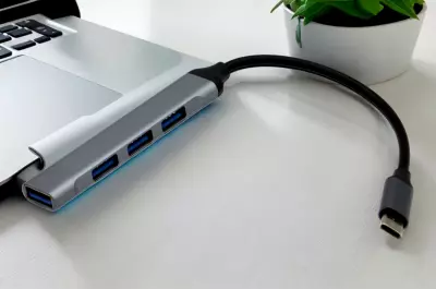 USB hub, elosztó 1db Type-C (apa) - 1db USB 3.0 + 3db USB 2.0 (anya) porttal