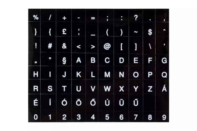 Fekete alapon fehér magyar betűkkel, billentyűzet matrica
